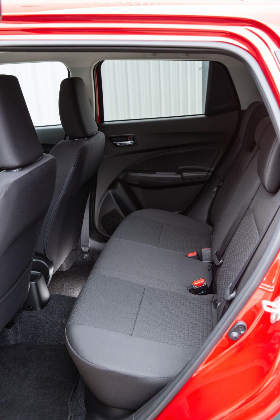 Торпедо Suzuki Swift Hybrid AllGrip 2019 года  (UK) (фото 3 из 22)